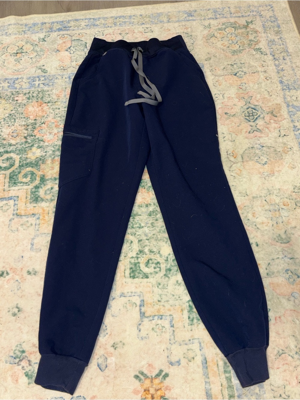 FIGS women’s navy jogger scrub pants